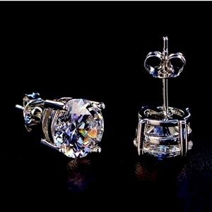 💎 Rhinestone Silver Stud Earrings 💎